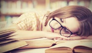 Mengapa Mengantuk Saat Baca Buku?