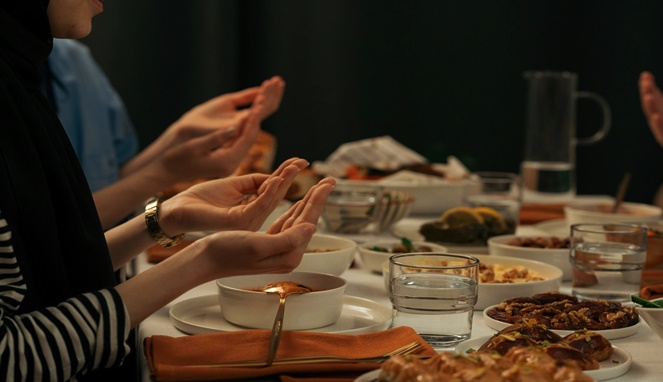 Foto Ilustrasi berbuka puasa
